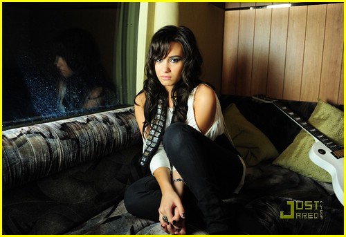 demi-lovato-dont-forget-video-01.jpg